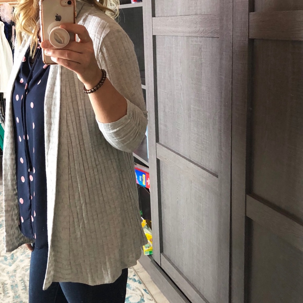 Last one! Medium Heather grey cozy Cardigan - Picture 4 of 6